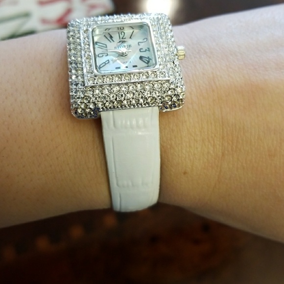 💖💕Very pretty white wristband watch - Picture 2 of 5
